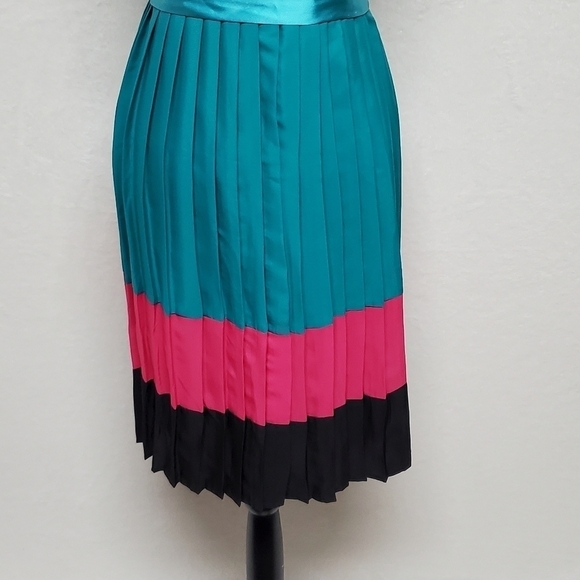 Motherhood Maternity Turquoise Black Pink Colorblock Pleated V-neck Mini Dress - Picture 11 of 13